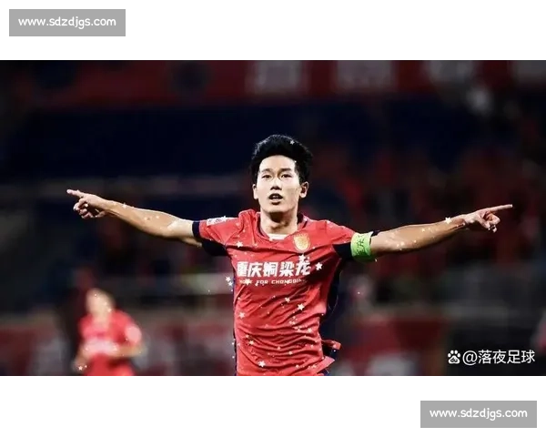 从连续五佳到网暴靶心:向余望的青春风暴遇挫记 从连续五佳到网暴靶心:向余望的青春风暴遇挫记